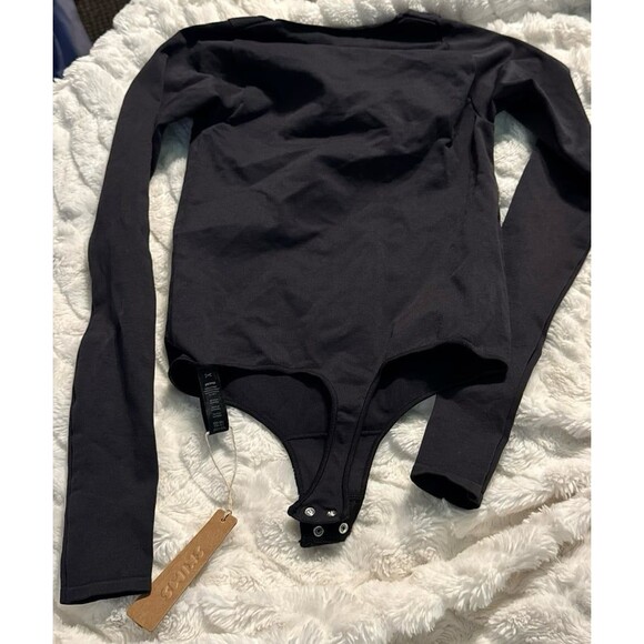 Skims Women's Essential Long Sleeve Scoop Neck Bodysuit Top Shirt Sz XXS/XS Onyx - Picture 5 of 5